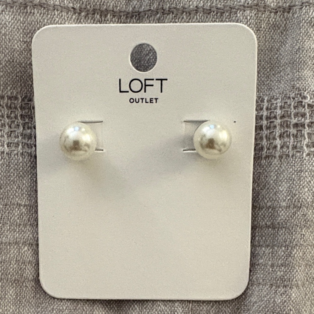 LOFT Classic Pearl Earrings